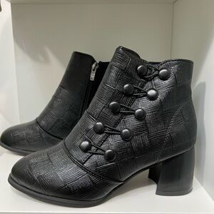 Elegant Black Ankle Boots